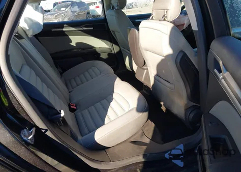 2015 Ford Fusion Hybrid S z USA, uszkodzony, nr VIN 3FA6P0UU4FR132583